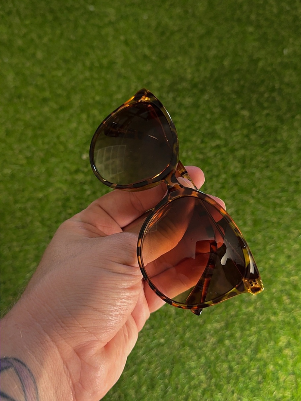 Women's Tortoiseshell Sunglasses with Brown Gradient Lenses Inspired by G u C C